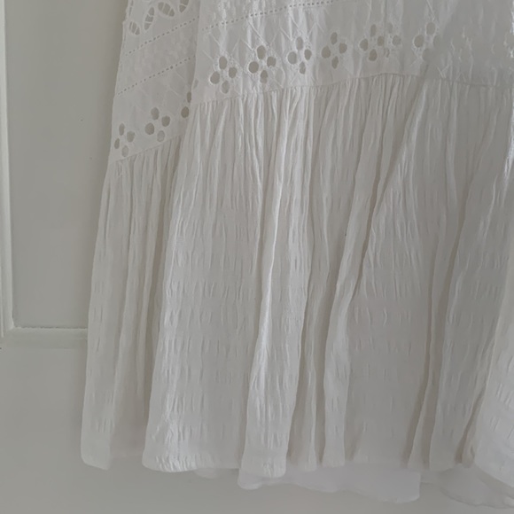 Like New White Eyelet Mini-dress - Picture 3 of 4